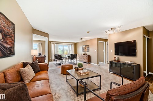344 1520 Hammond Gate Gate, Edmonton, AB - Indoor Photo Showing Living Room