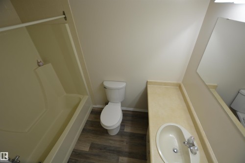 304 10511 19 Avenue, Edmonton, AB - Indoor Photo Showing Bathroom