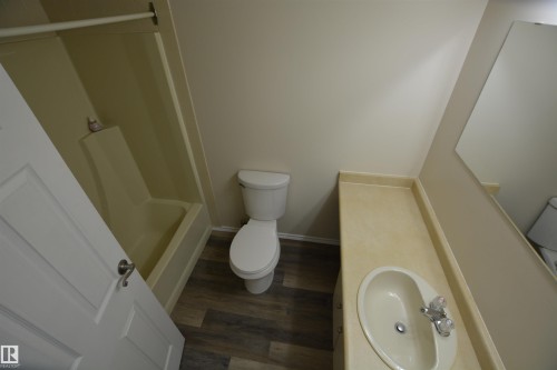304 10511 19 Avenue, Edmonton, AB - Indoor Photo Showing Bathroom