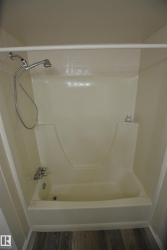 304 10511 19 Avenue, Edmonton, AB - Indoor Photo Showing Bathroom