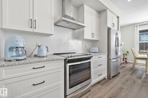 1093 Secord Promenade, Edmonton, AB - Indoor Photo Showing Kitchen With Stainless Steel Kitchen With Upgraded Kitchen