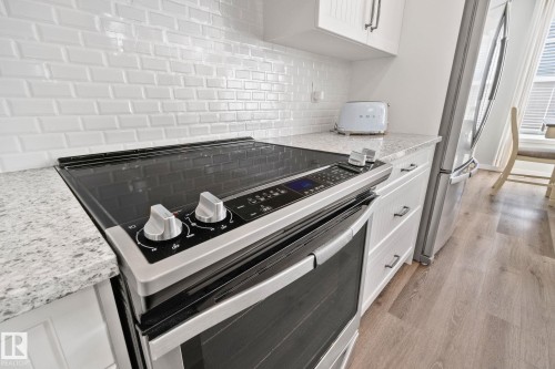 1093 Secord Promenade, Edmonton, AB - Indoor Photo Showing Kitchen With Stainless Steel Kitchen With Upgraded Kitchen