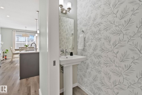 1093 Secord Promenade, Edmonton, AB - Indoor Photo Showing Bathroom