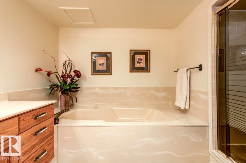 1403 11503 100 Avenue, Edmonton, AB - Indoor Photo Showing Bathroom