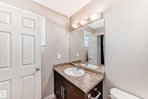 3834 Allan Drive, Edmonton, AB - Indoor Photo Showing Bathroom