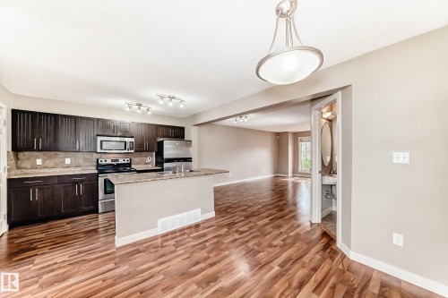3834 Allan Drive, Edmonton, AB - Indoor Photo Showing Kitchen