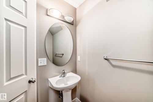 3834 Allan Drive, Edmonton, AB - Indoor Photo Showing Bathroom