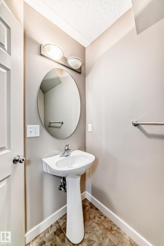 3834 Allan Drive, Edmonton, AB - Indoor Photo Showing Bathroom