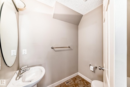 3834 Allan Drive, Edmonton, AB - Indoor Photo Showing Bathroom