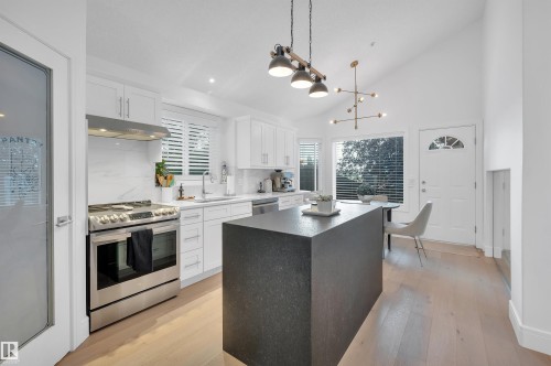 34 Foxboro Close, Sherwood Park, AB - Indoor Photo Showing Kitchen With Upgraded Kitchen