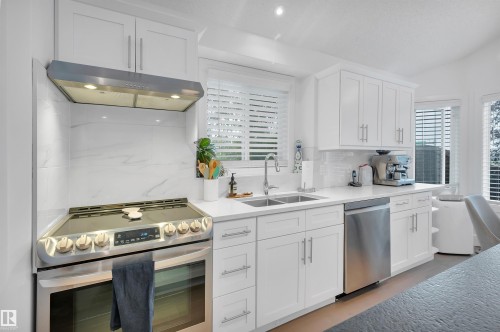34 Foxboro Close, Sherwood Park, AB - Indoor Photo Showing Kitchen With Double Sink