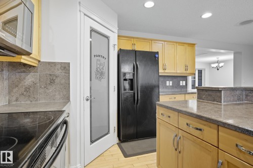 548 Adams Way, Edmonton, AB - Indoor Photo Showing Kitchen