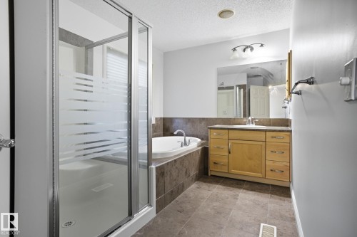 548 Adams Way, Edmonton, AB - Indoor Photo Showing Bathroom