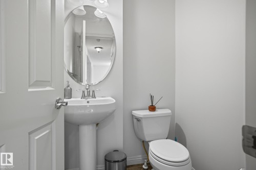 548 Adams Way, Edmonton, AB - Indoor Photo Showing Bathroom