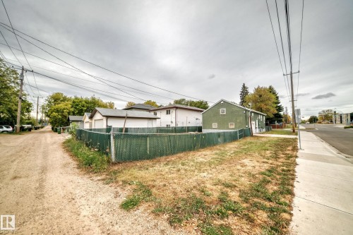 11951 77 Street Nw, Edmonton, AB - Outdoor