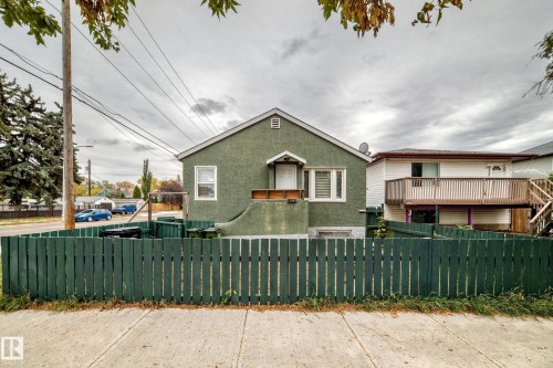 11951 77 Street Nw, Edmonton, AB - Outdoor