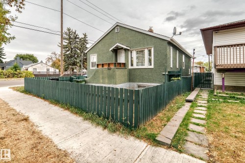 11951 77 Street Nw, Edmonton, AB - Outdoor