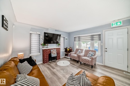 11951 77 Street Nw, Edmonton, AB - Indoor Photo Showing Living Room