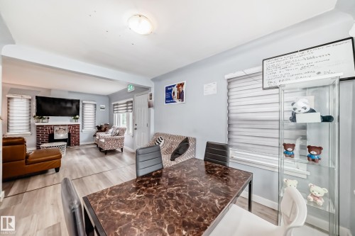 11951 77 Street Nw, Edmonton, AB - Indoor Photo Showing Living Room