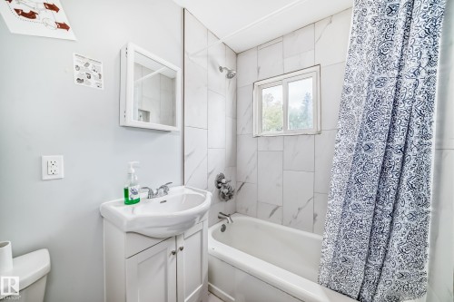 11951 77 Street Nw, Edmonton, AB - Indoor Photo Showing Bathroom