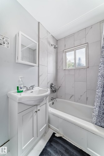 11951 77 Street Nw, Edmonton, AB - Indoor Photo Showing Bathroom