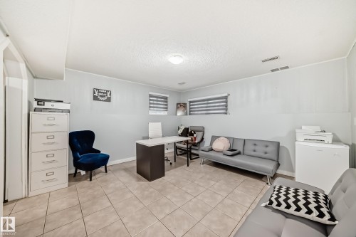 11951 77 Street Nw, Edmonton, AB - Indoor