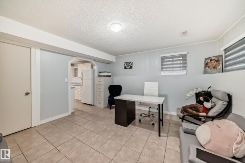 11951 77 Street Nw, Edmonton, AB - Indoor