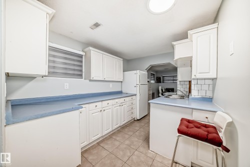 11951 77 Street Nw, Edmonton, AB - Indoor Photo Showing Kitchen