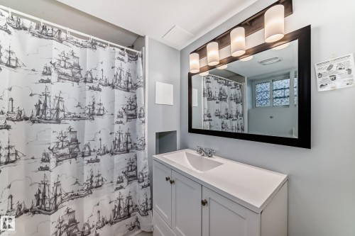 11951 77 Street Nw, Edmonton, AB - Indoor Photo Showing Bathroom