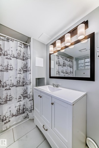 11951 77 Street Nw, Edmonton, AB - Indoor Photo Showing Bathroom