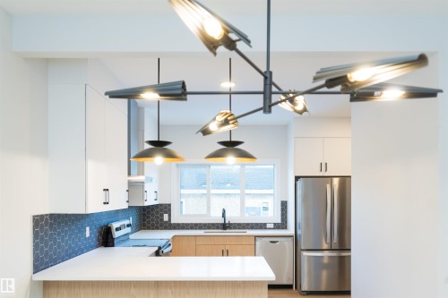 5113 Pilot Lane, Edmonton, AB - Indoor Photo Showing Kitchen