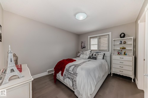 Edmonton, AB - Indoor Photo Showing Bedroom