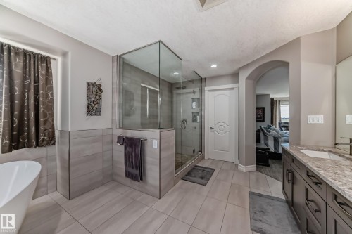 Edmonton, AB - Indoor Photo Showing Bathroom