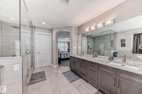 Edmonton, AB - Indoor Photo Showing Bathroom