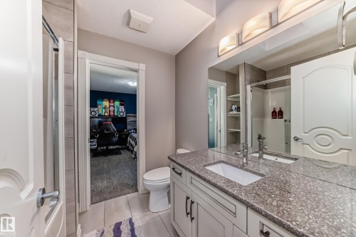 Edmonton, AB - Indoor Photo Showing Bathroom