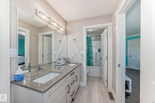 Edmonton, AB - Indoor Photo Showing Bathroom