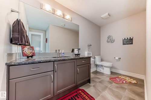 Edmonton, AB - Indoor Photo Showing Bathroom
