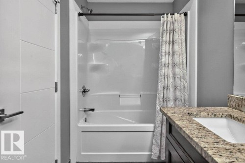 7909 105 Avenue Nw, Edmonton, AB - Indoor Photo Showing Bathroom