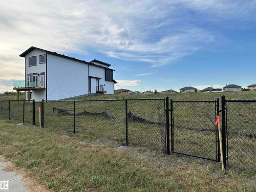 View of yard featuring a gate - 9227 156 Avenue, Edmonton, AB 