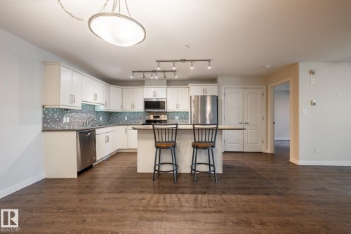 136 278 Suder Greens Drive, Edmonton, AB - Indoor Photo Showing Kitchen With Upgraded Kitchen