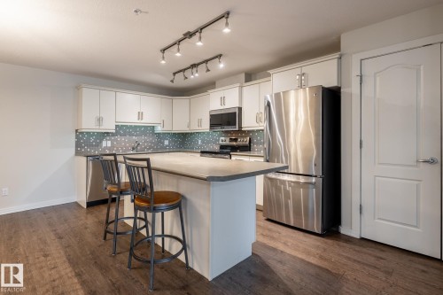 136 278 Suder Greens Drive, Edmonton, AB - Indoor Photo Showing Kitchen With Upgraded Kitchen