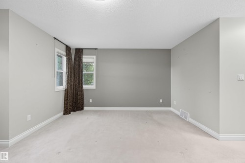 976 Hollingsworth Bend, Edmonton, AB - Indoor Photo Showing Other Room