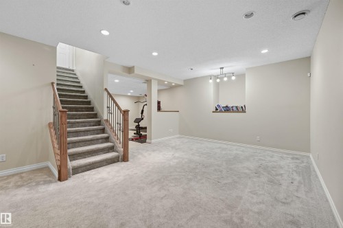 976 Hollingsworth Bend, Edmonton, AB - Indoor