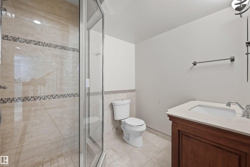 976 Hollingsworth Bend, Edmonton, AB - Indoor Photo Showing Bathroom