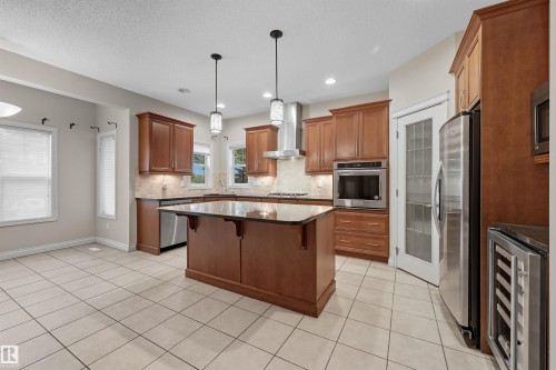 976 Hollingsworth Bend, Edmonton, AB - Indoor Photo Showing Kitchen With Upgraded Kitchen