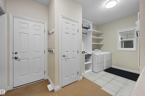 976 Hollingsworth Bend, Edmonton, AB - Indoor