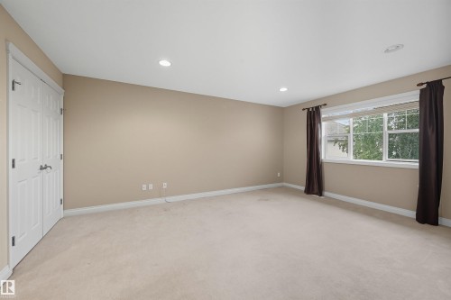 976 Hollingsworth Bend, Edmonton, AB - Indoor Photo Showing Other Room