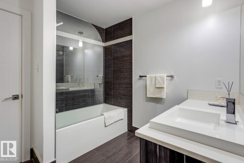206 11969 Jasper Avenue, Edmonton, AB - Indoor Photo Showing Bathroom
