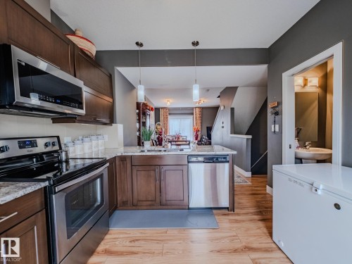 37 13003 132 Avenue, Edmonton, AB - Indoor Photo Showing Kitchen