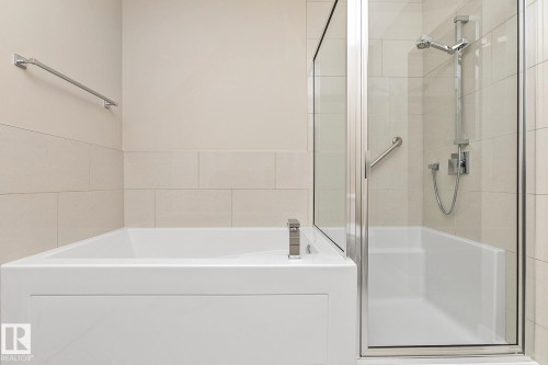 404 625 Leger Way, Edmonton, AB - Indoor Photo Showing Bathroom